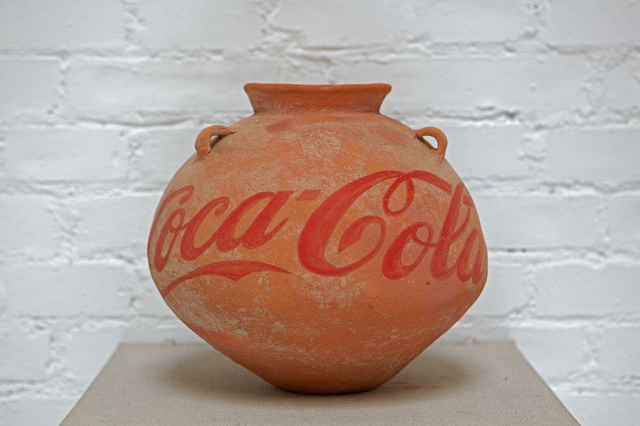 ai_weiwei_neolithic_vase_with_coca_cola